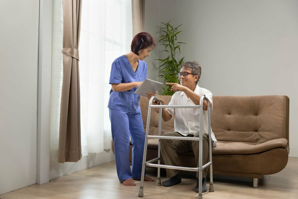 How Home Care for Seniors Helps Maintain Daily Routines alzhimer